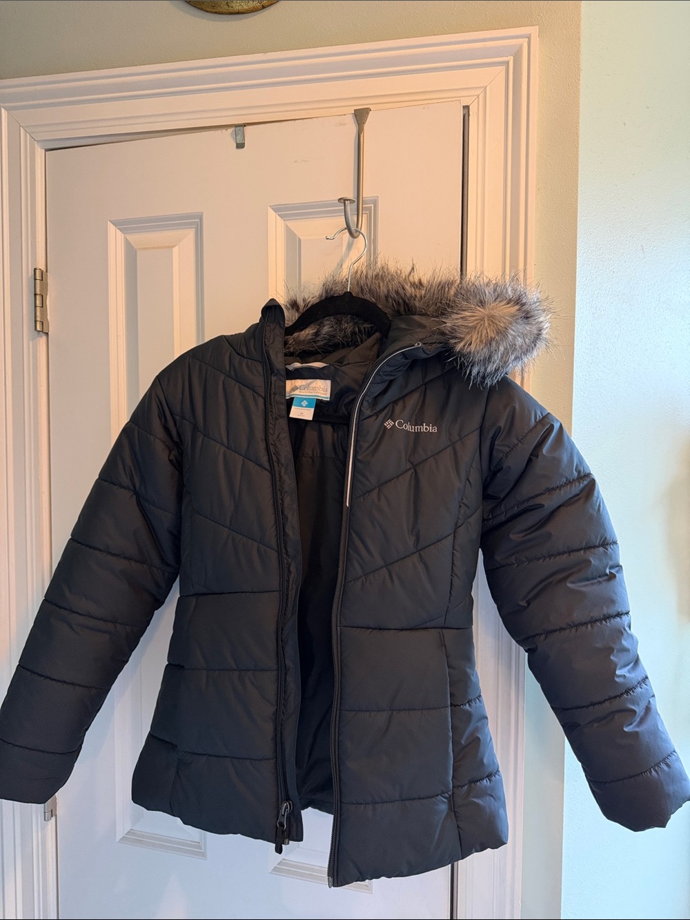 Columbia Black Girls' Puffer Jacket with Faux Fur Trim Hood
